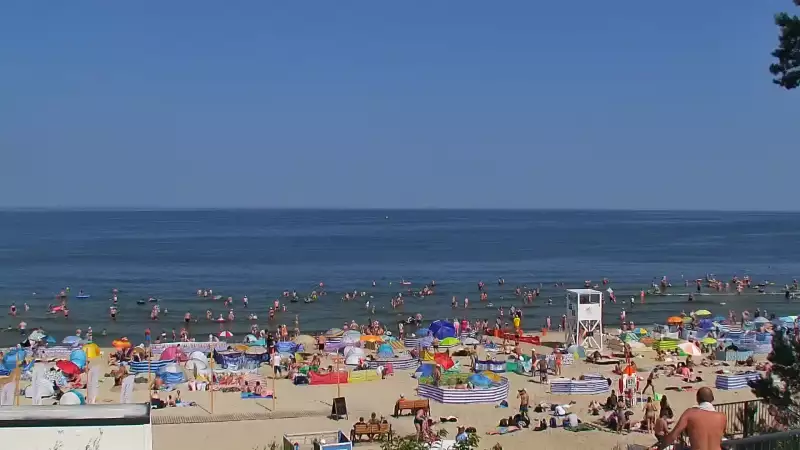 Stegna kamera bulwar, plaża i morze.