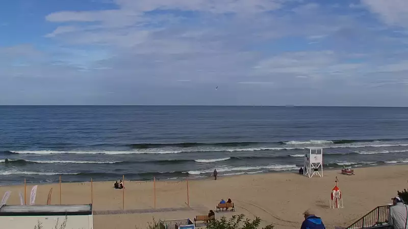 Stegna kamera bulwar, plaża i morze.