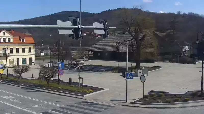 Widok na Suchą Beskidzką.