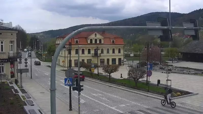 Widok na Suchą Beskidzką.