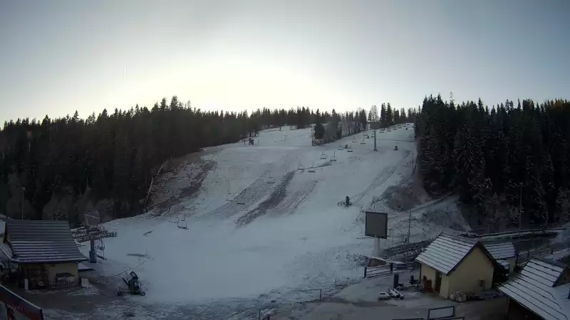 Widok z Kamery na dolną stację narciarską