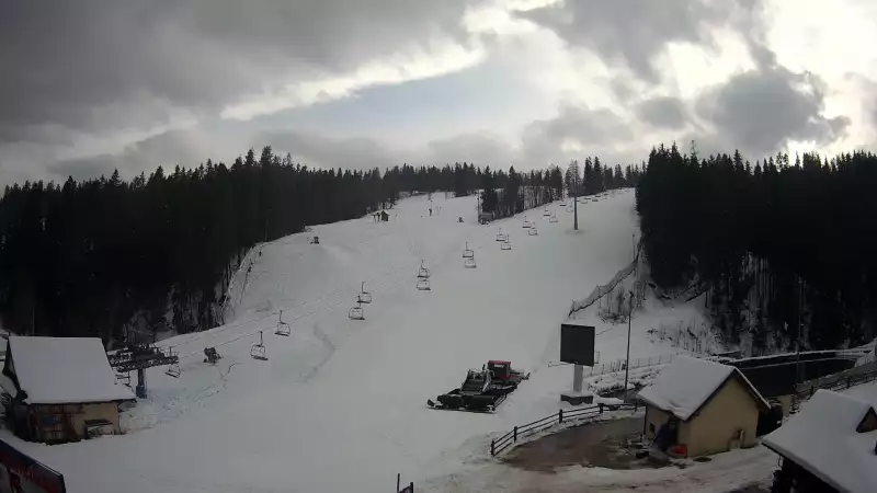 Widok z Kamery na dolną stację narciarską