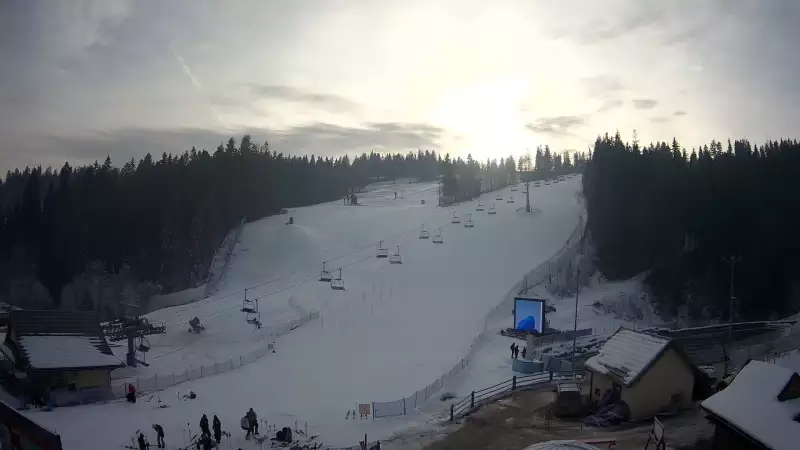 Widok z Kamery na dolną stację narciarską