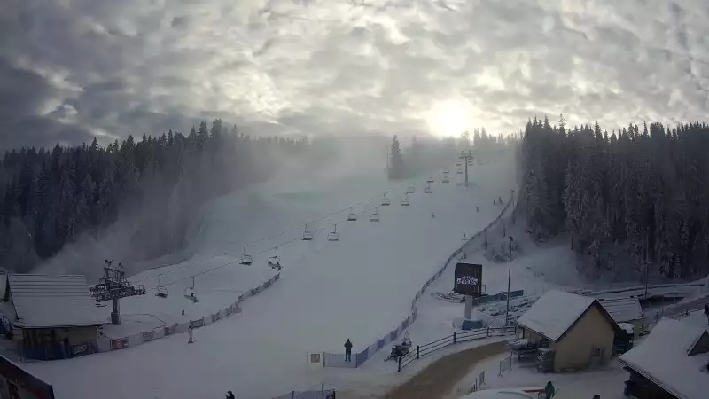Widok z Kamery na dolną stację narciarską