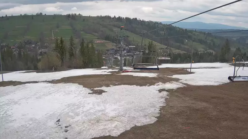 Ski Suche - widok z górnej stacji ośrodka narciarskiego