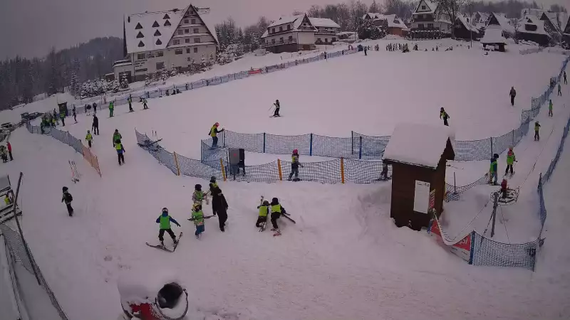 Widok z Kamery na szkółkę narciarską Ski Suche