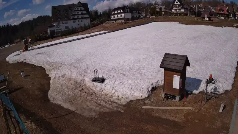 Widok z Kamery na szkółkę narciarską Ski Suche