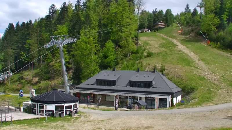 Widok z dolnej stacji Szczyrk Mountain Resort w Solisku