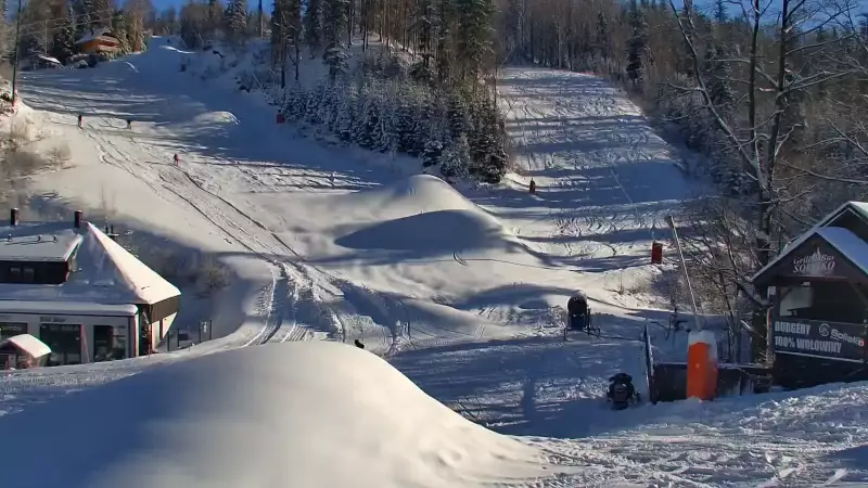 Widok z dolnej stacji Szczyrk Mountain Resort w Solisku