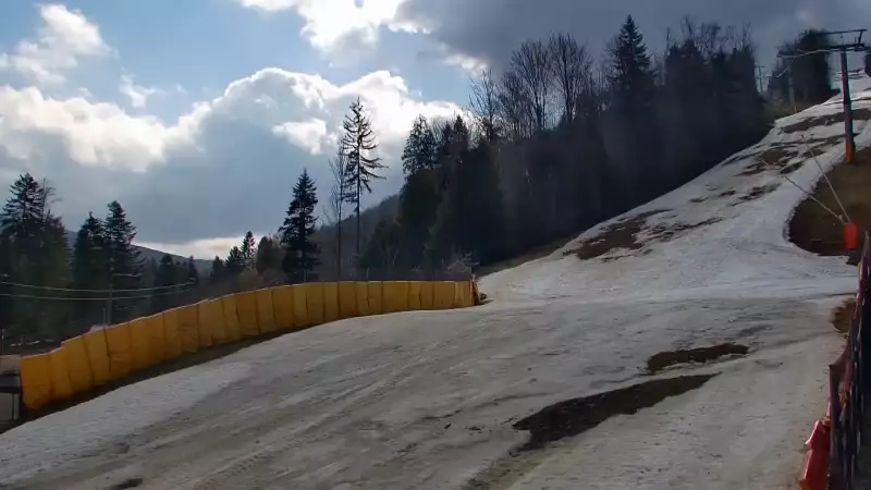 Widok z dolnej stacji Szczyrk Mountain Resort w Solisku