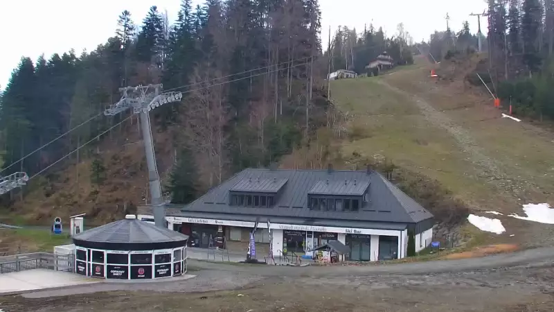 Widok z dolnej stacji Szczyrk Mountain Resort w Solisku