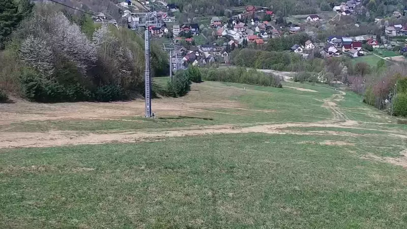 Widok na stację narciarską Szklana Góra w Harbutowicach.