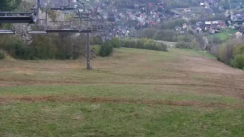 Widok na stację narciarską Szklana Góra w Harbutowicach.