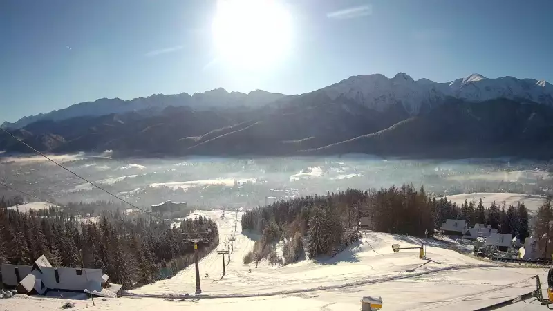 Widok z Kamery na trasy zjazdowe na Polanie Szymoszkowej w Zakopanem