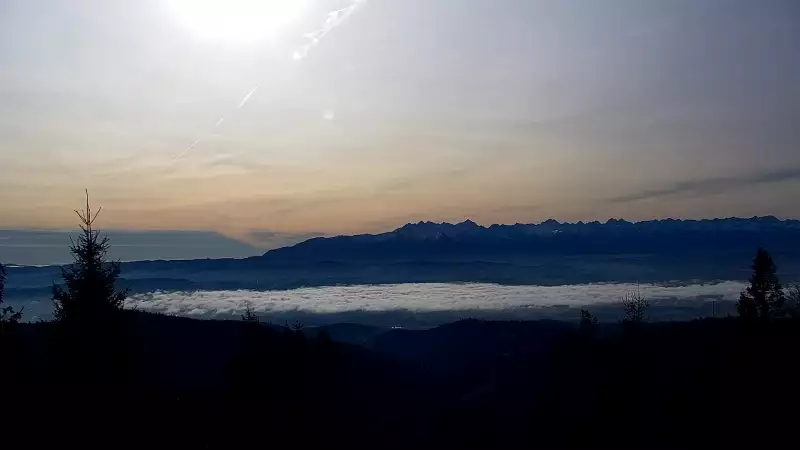 Przepiękny widok z kamery na Turbaczu ze schroniska PTTK.