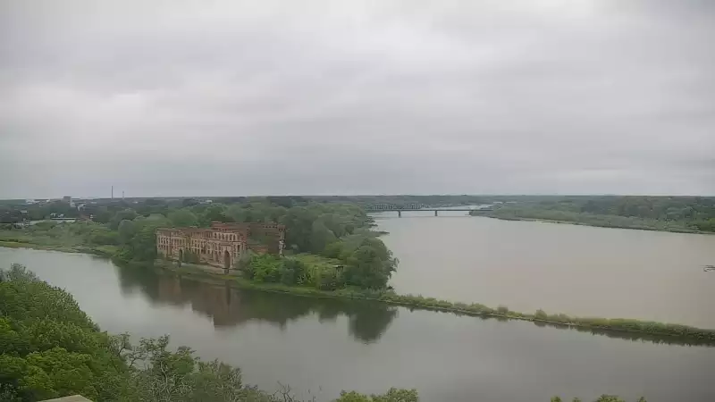 Widok z Kamery na styk rzeki Narew z Wisłą