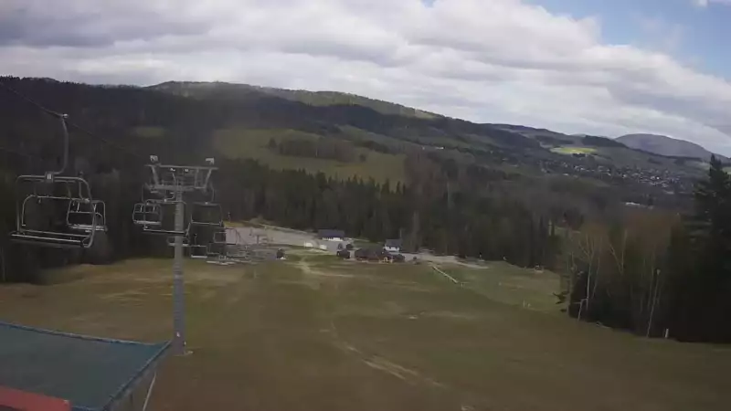 Widok na stok w TYLICZ.SKI w Beskidzie Sądeckim