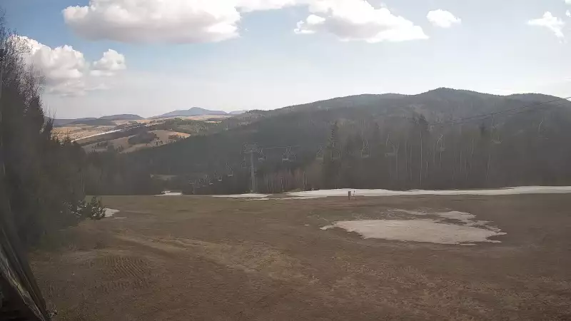 Tylicz.ski widok na trasę zjazdową z górnej części ośrodka