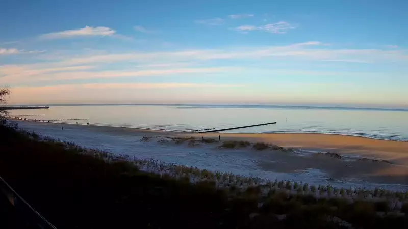 Była kaszubska osada rybacka przynależna niegdyś do kaszteli słupskiej.