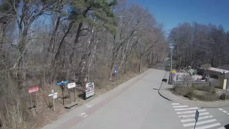 Ujęcie na część deptaka w Wiciu nad morzem