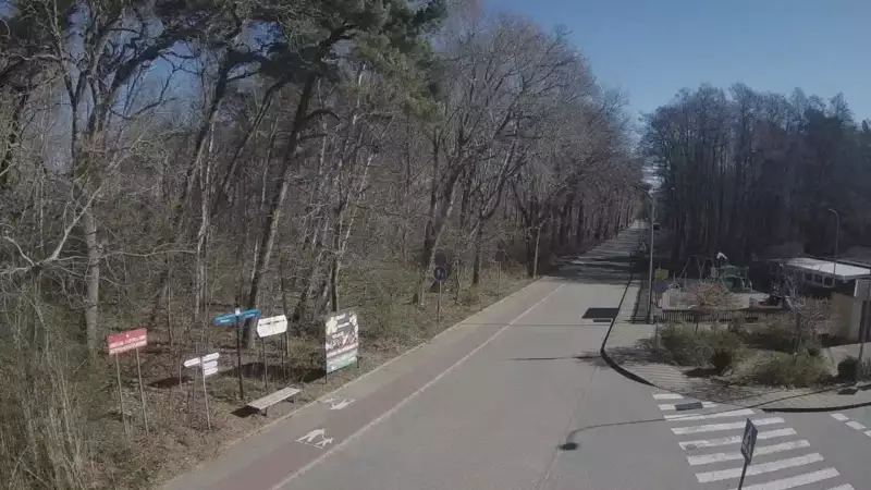 Ujęcie na część deptaka w Wiciu nad morzem