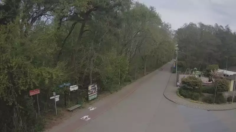 Ujęcie na część deptaka w Wiciu nad morzem