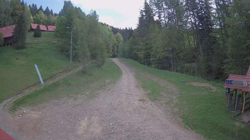 Widok na wyciąg orczykowy Stonoga w ośrodku narciarskim w Wierchomli