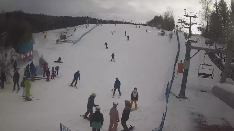 Widok na dolną stację wyciągu narciarskiego w Wierchomli