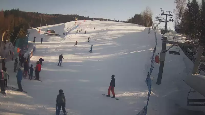 Widok na dolną stację wyciągu narciarskiego w Wierchomli