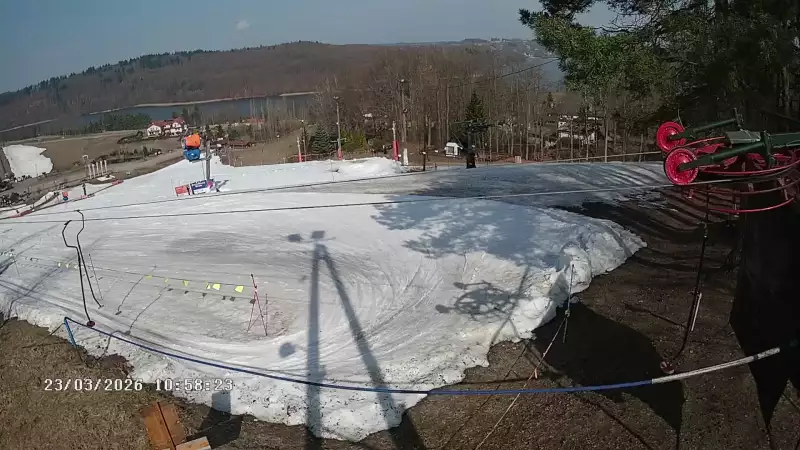 Widok z górnej stacji stoku Koszałkowo w Wieżycy