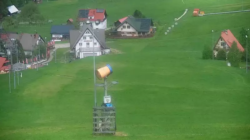 Widok na stację narciarską CIEŃKÓW-SKI.
