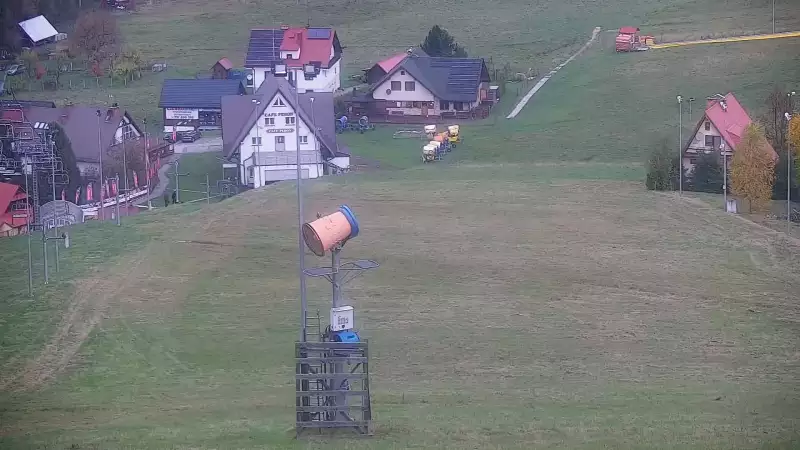 Widok na stację narciarską CIEŃKÓW-SKI.