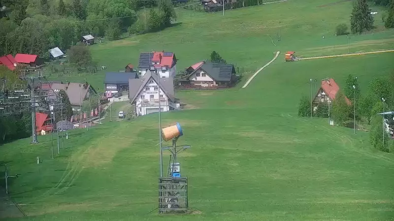 Widok na stację narciarską CIEŃKÓW-SKI.