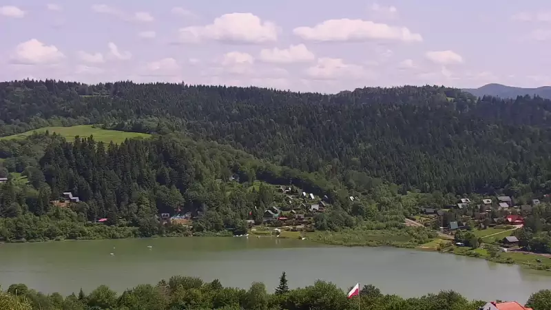 Widok na Jezioro Solińskie z wsi Wołkowyja