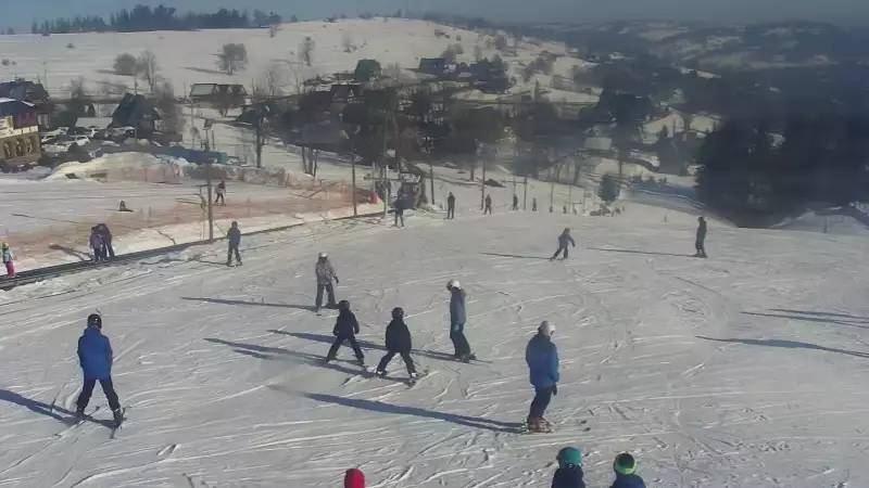 Widok na stok ośrodka narciarskiego Potoczki w Zębie