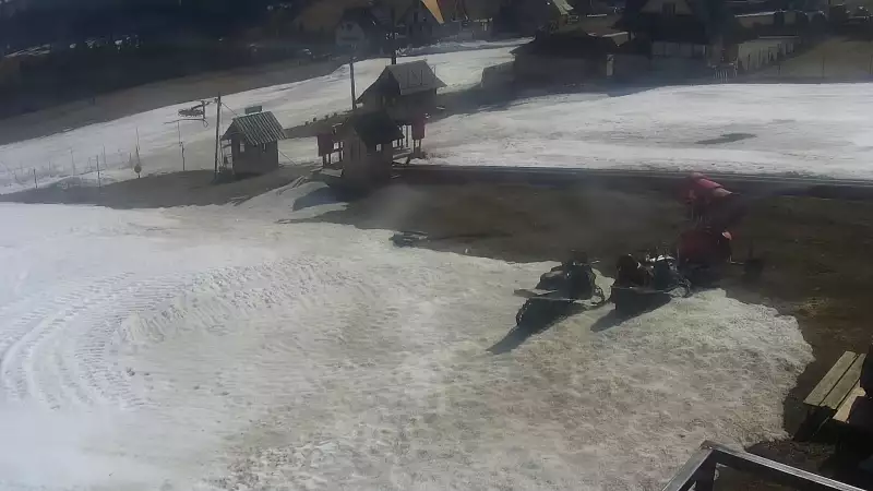 Widok na stok ośrodka narciarskiego Potoczki w Zębie