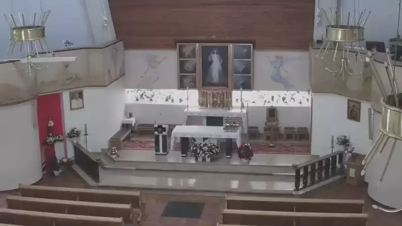 Ołtarz kościoła Miłosierdzia Bożego na Chramcówkach