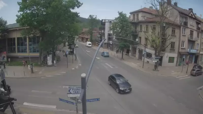 Zakopane - widok na skrzyżowanie ulic Zamoyskiego z Krupówkami.