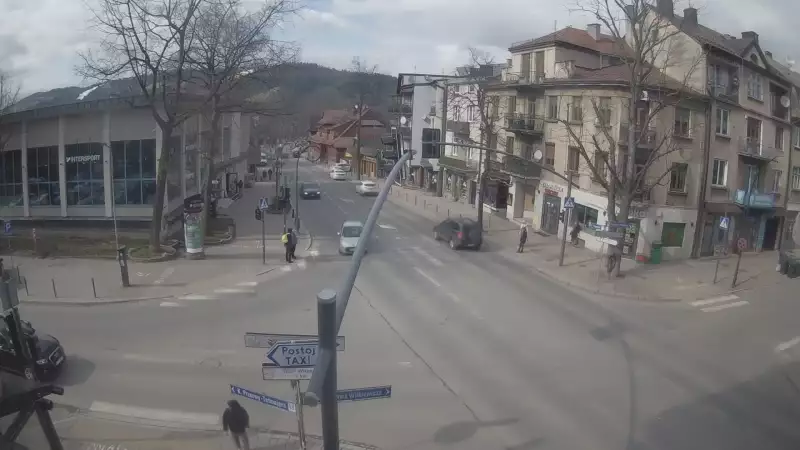 Zakopane - widok na skrzyżowanie ulic Zamoyskiego z Krupówkami.