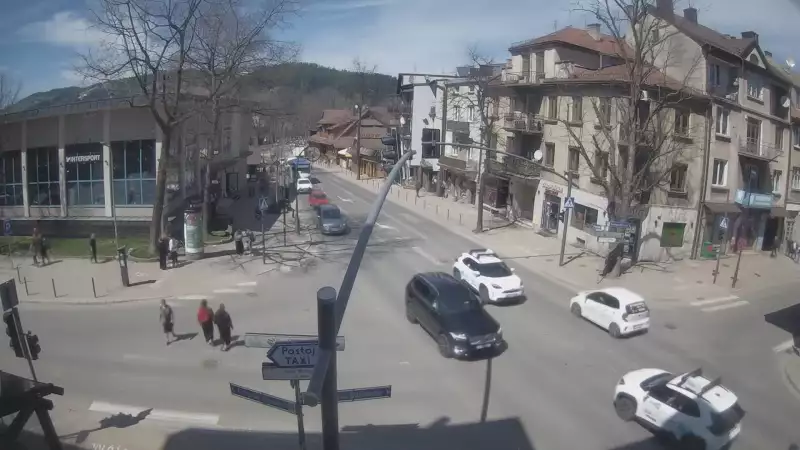 Zakopane - widok na skrzyżowanie ulic Zamoyskiego z Krupówkami.