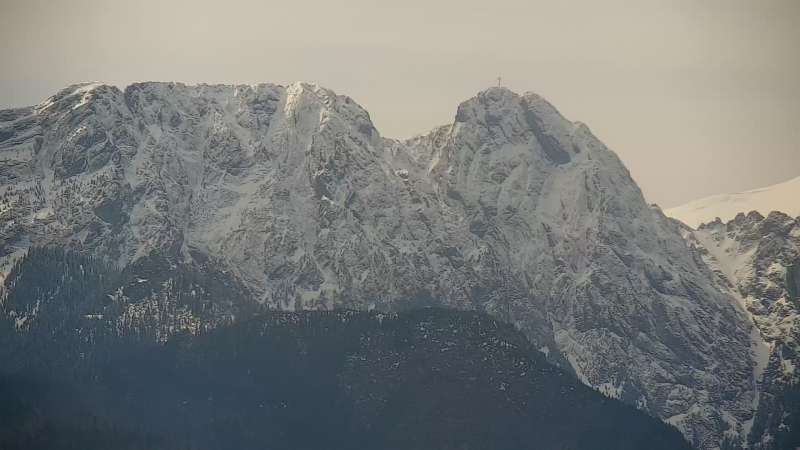Widok na lotnisko, Tatry i Giewont