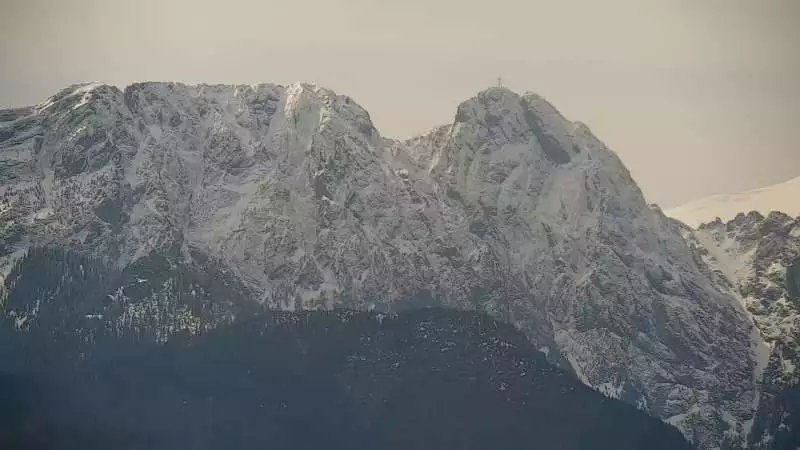 Widok na lotnisko, Tatry i Giewont