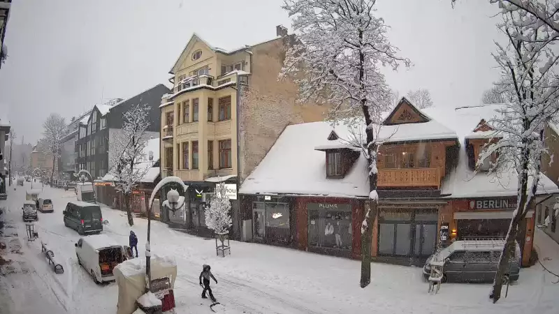 Widok z Kamery na Ulicę Krupówki w Zakopanem na żywo