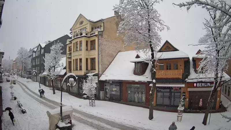 Widok z Kamery na Ulicę Krupówki w Zakopanem na żywo