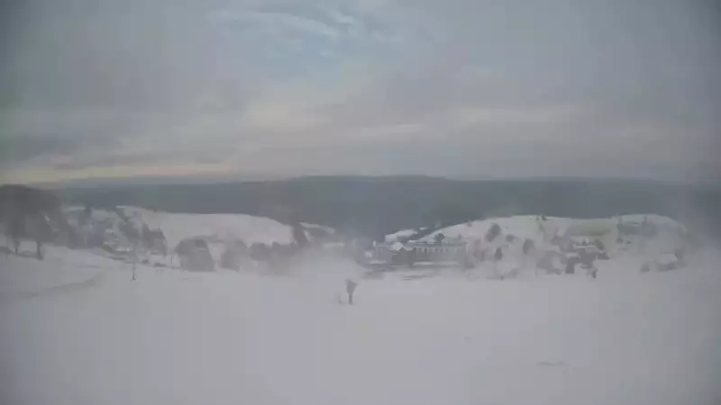 Widok na budowę apartamentowca Infinity w Zieleńcu