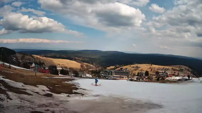 Widok na budowę apartamentowca Infinity w Zieleńcu