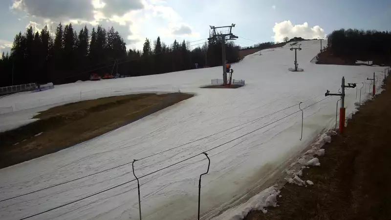 Widok na stok narciarski Złoty Groń.