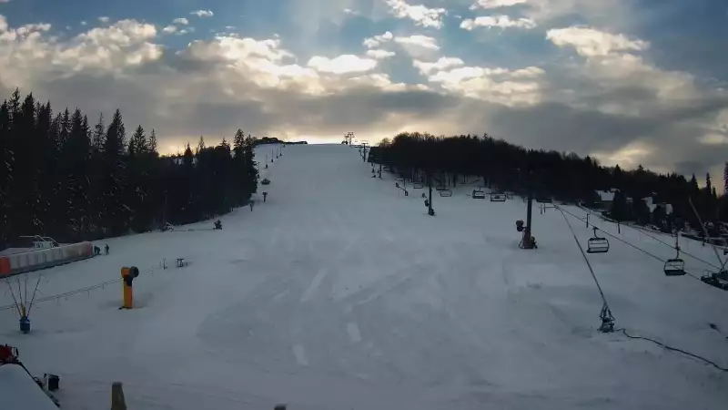 Złoty Groń w Istebnej - widok na trasy zjazdowe online.