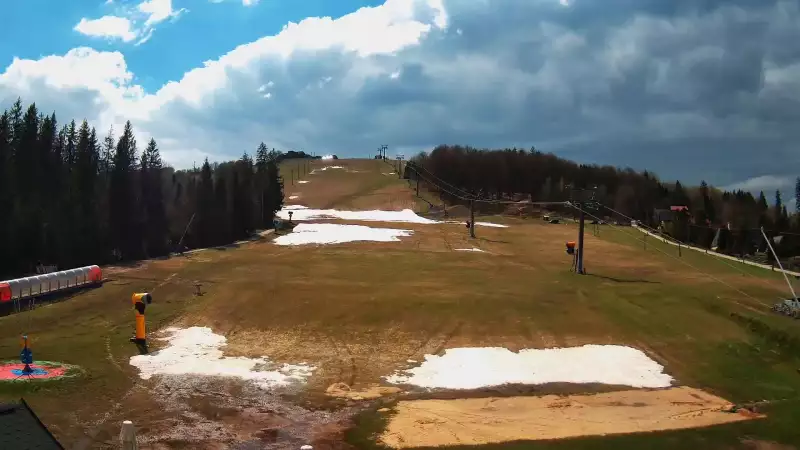 Złoty Groń w Istebnej - widok na trasy zjazdowe online.