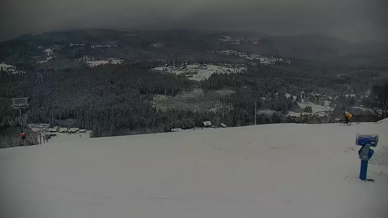 Złoty Groń w Istebnej - widok na 6-osobową kolej linową.